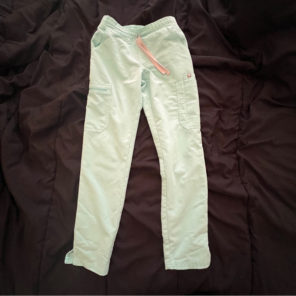 FigsYola Scrub Pants in Fresh Aqua